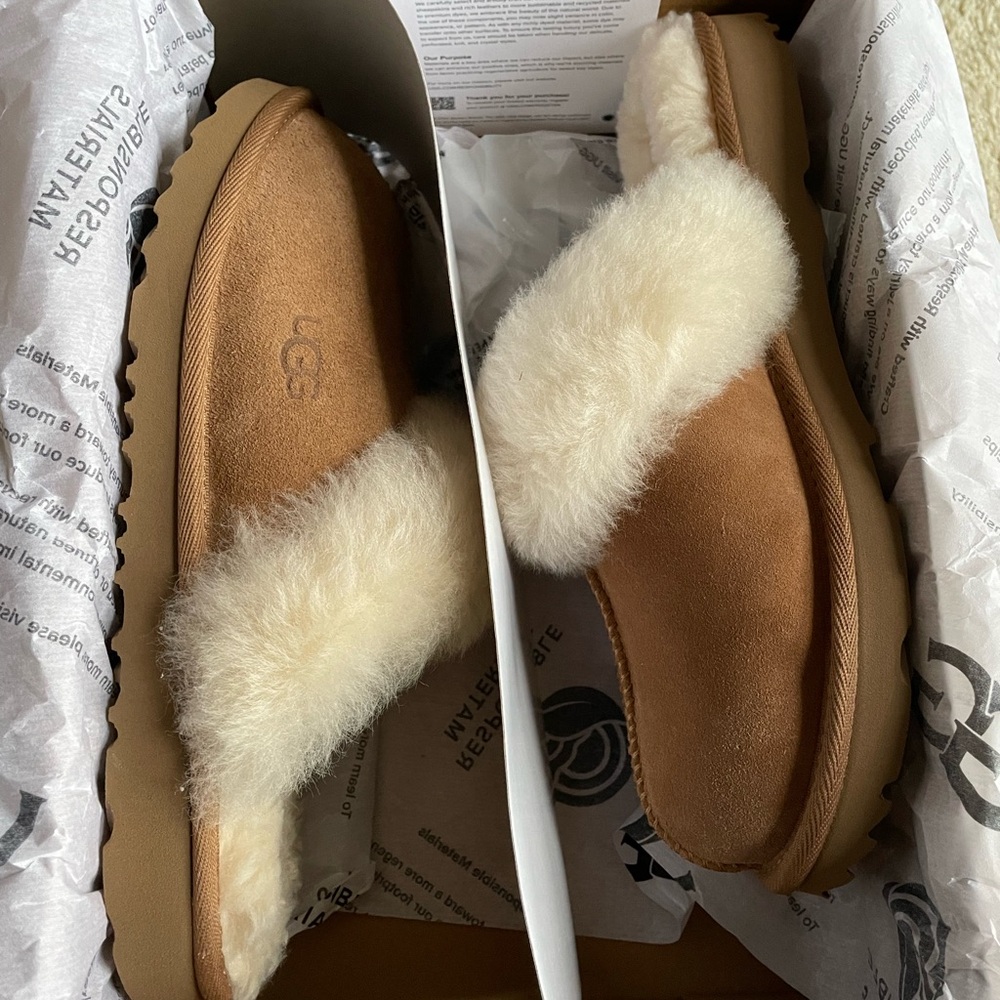 Authentic New UGG Cozy II Slippers Kids’ Size 6 (Women’s 7.5) Popular Chestnut!